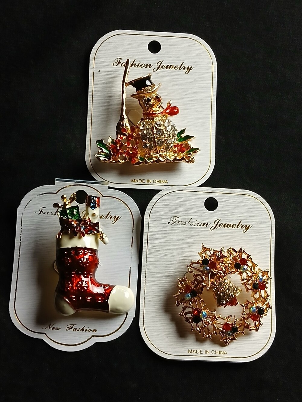 VINTAGE HOLIDAY CHRISTMAS BROOCH PIN SET SNOWMAN STOCKING WREATH